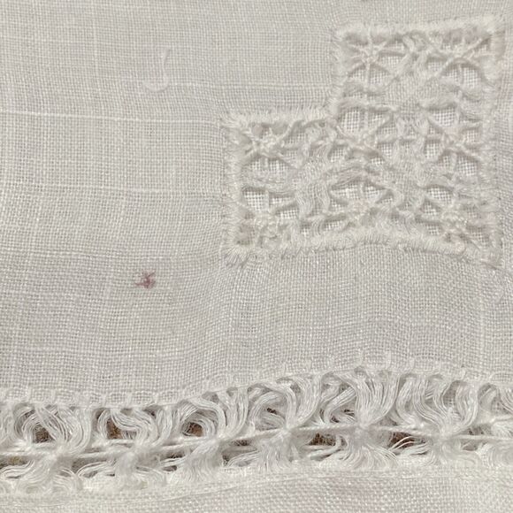 Vintage Set of 4 Sheer White Fine Linen Cocktail Napkins Cutwork Detail Handwork - Picture 7 of 8
